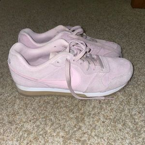 pink retro nike shoes!!